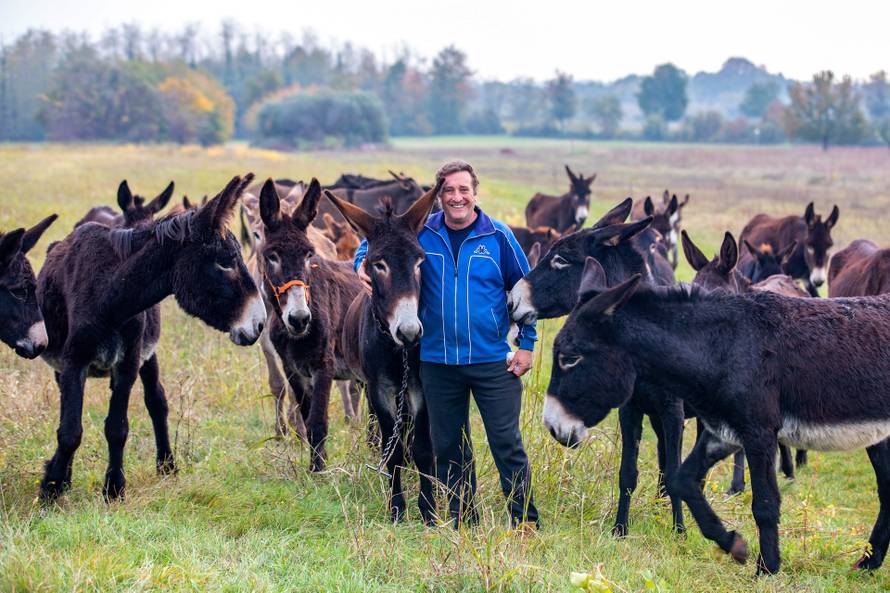 'Prgava magarica Eva povela je ekipu u šetnju, ali vratili su se!'