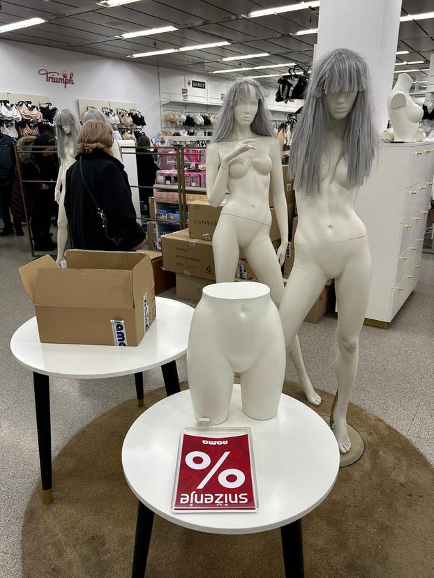 FOTO Velika rasprodaja zbog zatvaranja Name: 'Dućani su krcati, ovako nije niti za Božić'