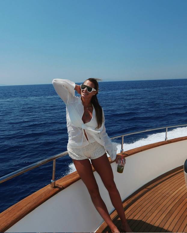 FOTO Vruće ljeto najbolje na svijetu: Skinula se za pratitelje, napunila baterije i pomela sve