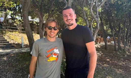 Hrvatski rukometa&scaron; otkrio gdje je Modri&cacute; uo&ccaron;i odluke karijere. Uskoro slijedi klju&ccaron;ni sastanak