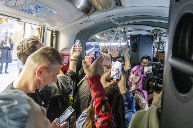 Zagreb: Dubioza Kolektiv novu pjesmu najavila u tramvaju