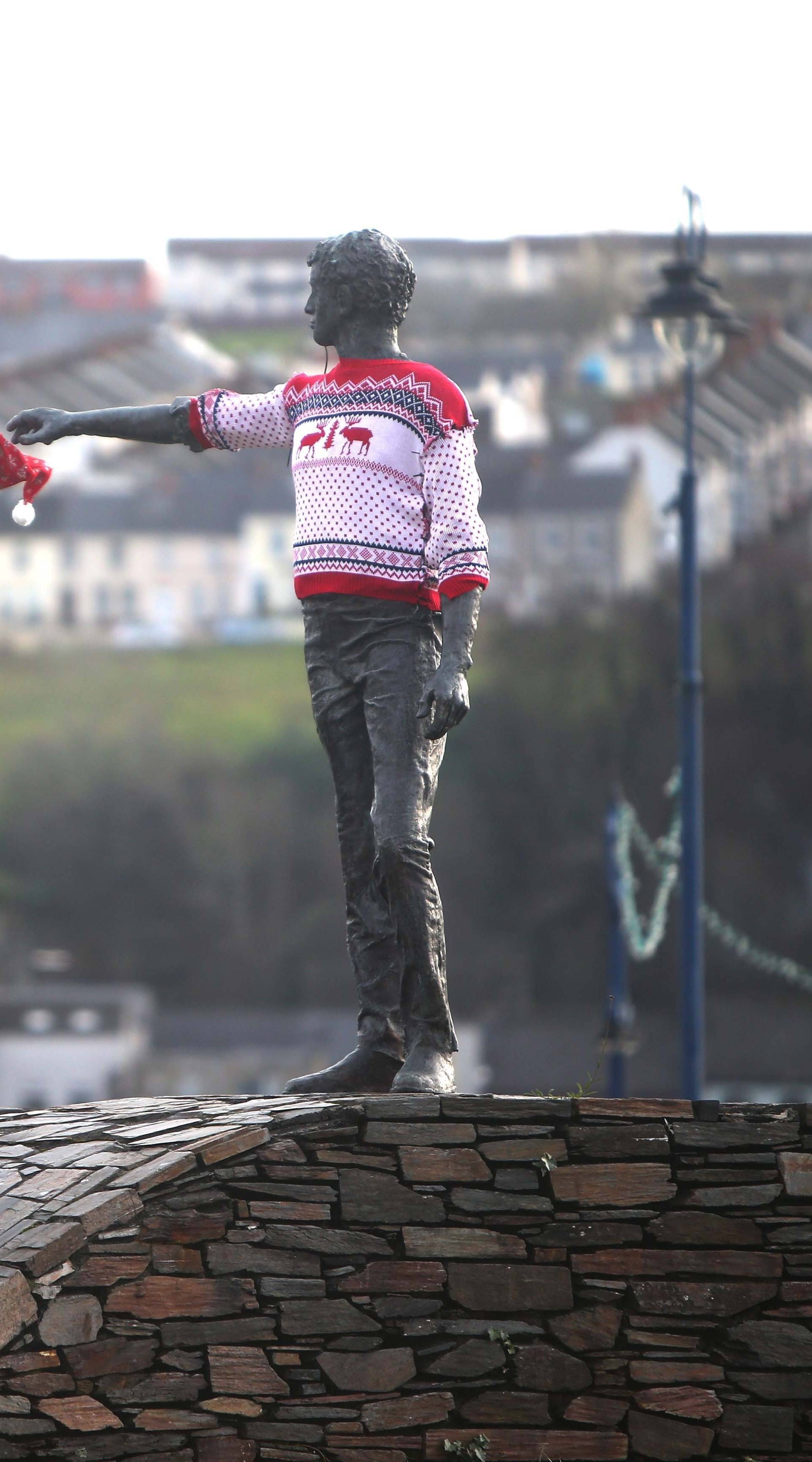 Peace Statue Christmas jumpers