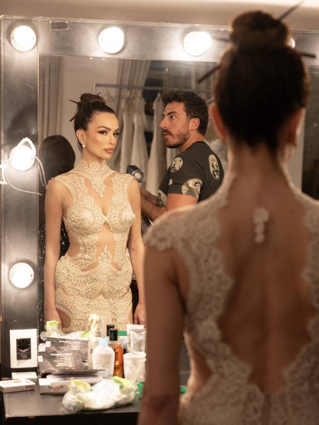 FOTO Špicasta čipka haljina naglasila je njene grudi, a Seve se u njoj provozala po gradu...