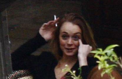 Lindsay Lohan za vrijeme ručka popušila 20 cigareta