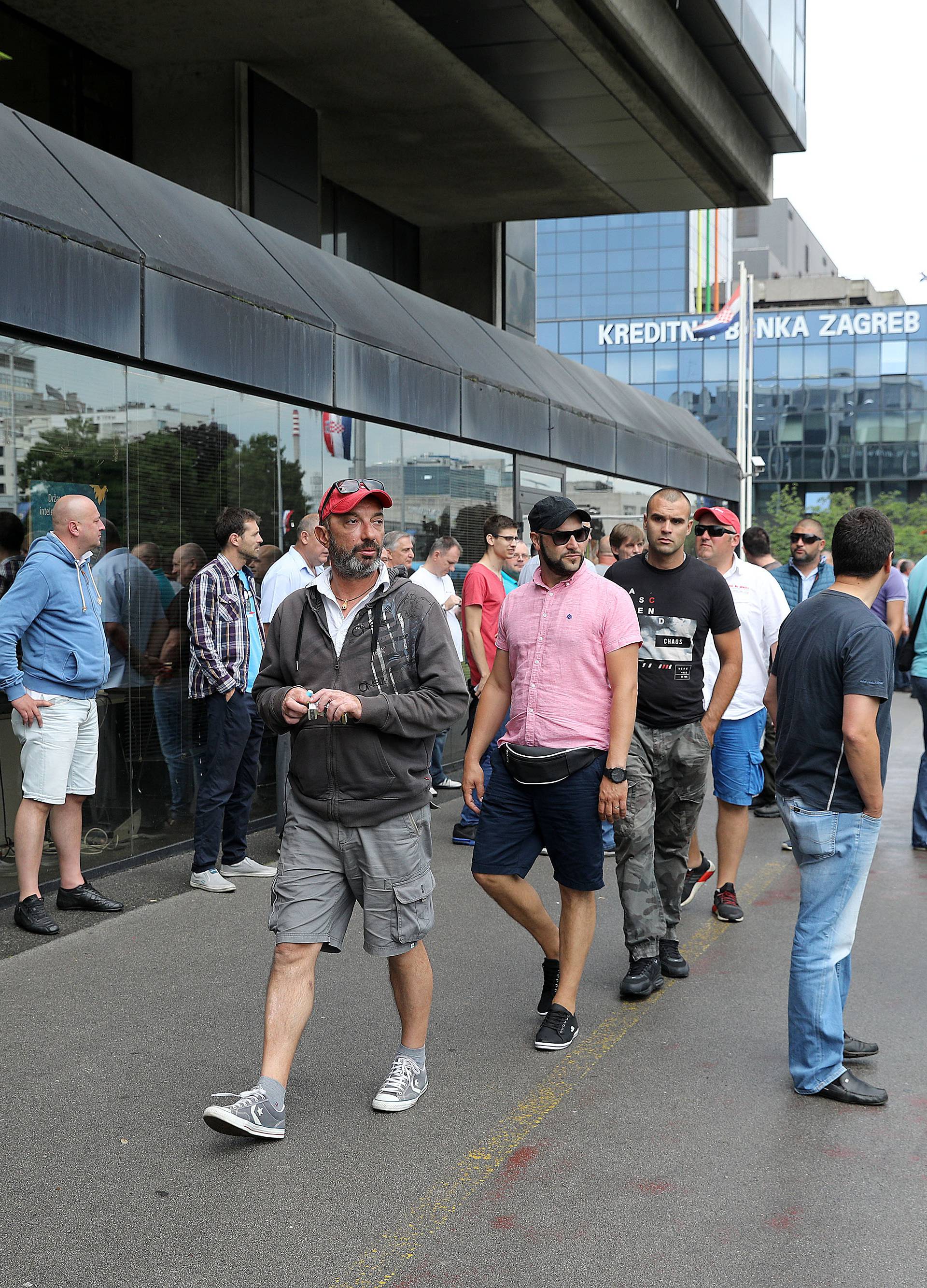 Prometni kaos u Zagrebu: Taksisti blokirali Vukovarsku