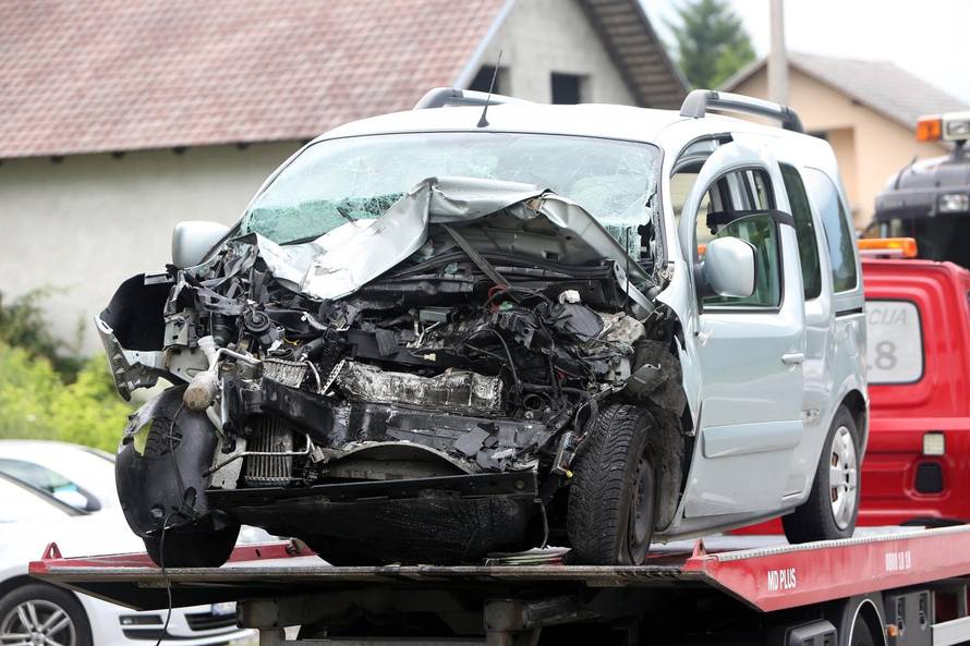 Poginula jedna osoba u sudaru automobila i kamiona u ToÄku kod Slunja