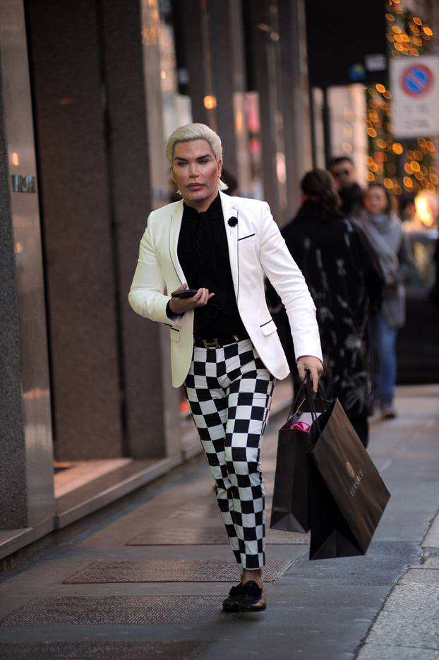 Milan, Rodrigo Alves shopping in the center