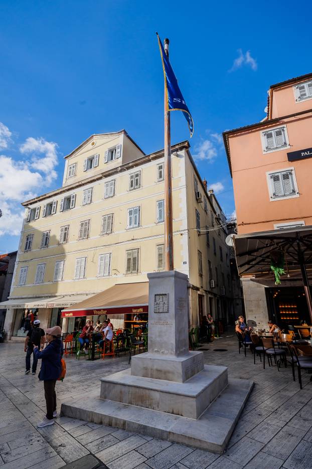 Split: Na stupu od zastave nadodan datum oslobođenja Splita od fašista
