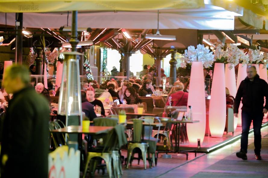 Zagreb pred zatvaranje kafiæa