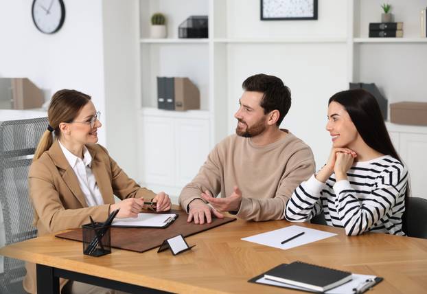 Couple,Having,Meeting,With,Lawyer,In,Office