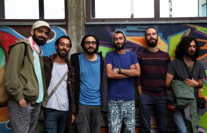 Sirijski bend svirao u Kutini i digao 500 izbjeglica na noge