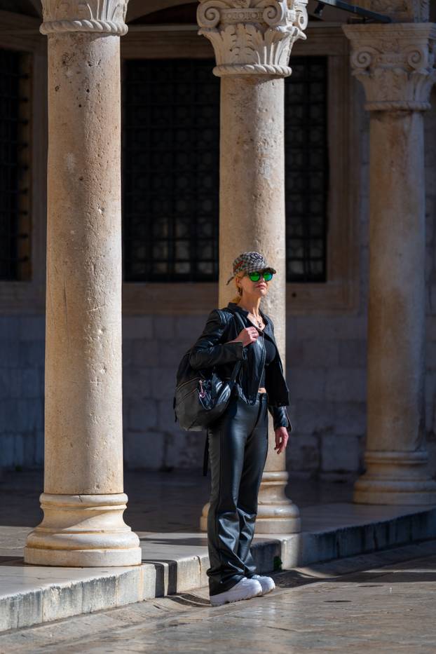Dubrovnik: Sunčan i topao jesenji dan u gradu