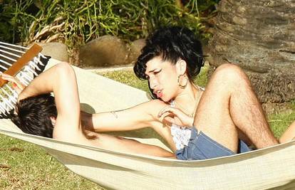 Udana Amy Winehouse na Karibima s ljubavnikom? 