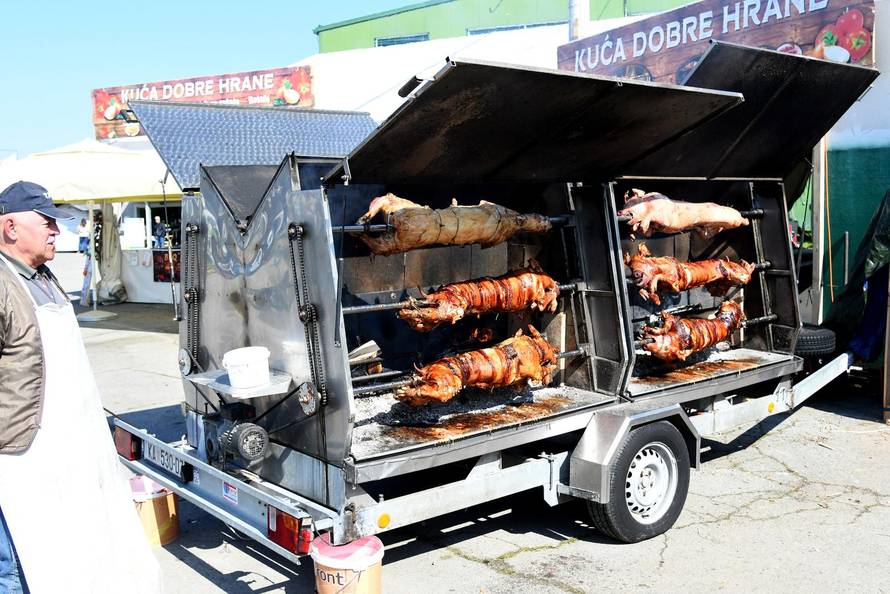 Gudovac: Od gastro ponude, najtraženiji su odojak i janjetina s ražnja