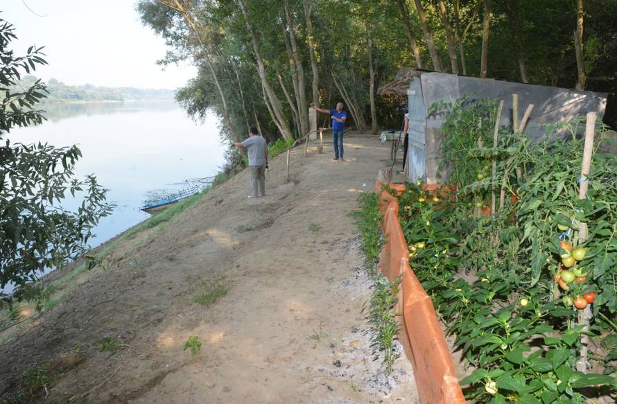 Slavonski Å amac: Potraga za nestalim u Savi