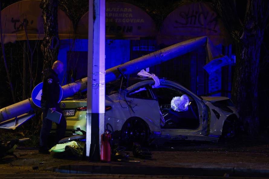 Zagreb: BMW-om u Dubravi srušio semafor