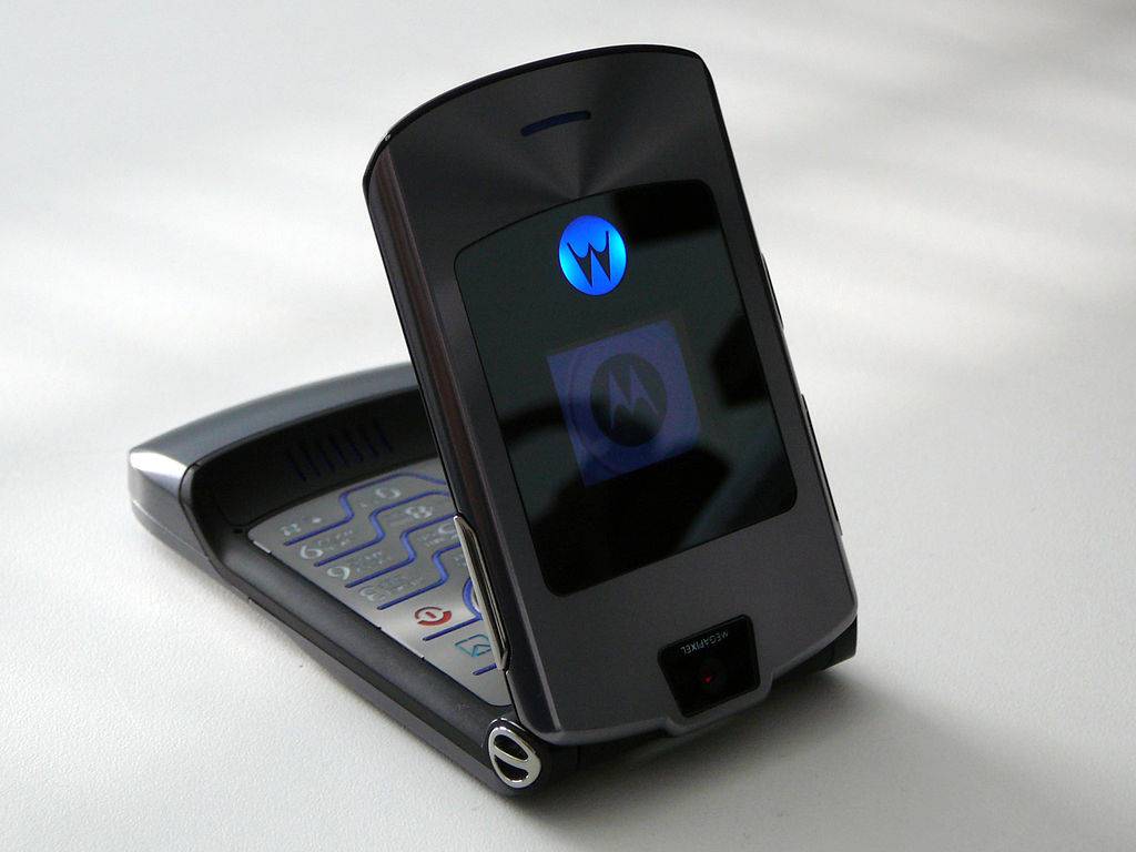 Povratak legende: Motorola najavljuje novi preklopni Razr