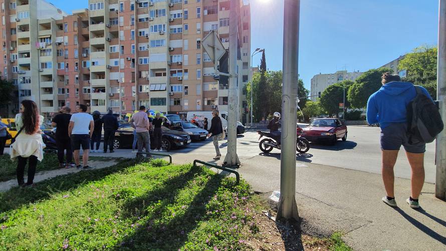 Teški sudar u Splitu: 'Cura je krvarila, pokušali su je izvući'