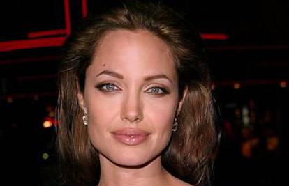 Clint: Jolie glumi jednako dobro kao što i izgleda