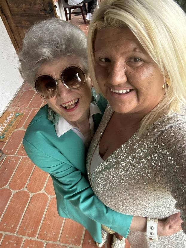 FOTO Tko je ova svestrana dama koja u emisiji 'Ljubav je na selu' želi osvojiti farmerovo srce?