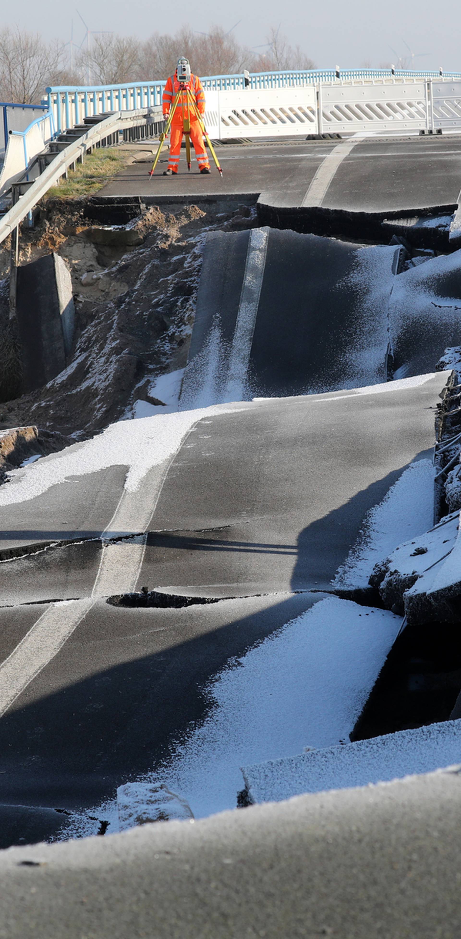 Hole at Baltic Sea freeway gets bigger and bigger