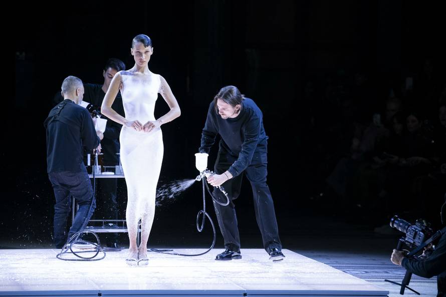 Bella Hadid at COPERNI SS23 runway during Paris fashion Week on September 2022 - Paris, France. 30/09/2022