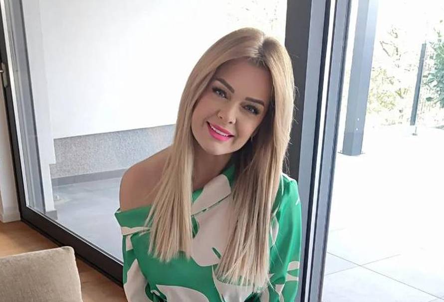 Kućno izdanje zvijezde 90-ih, Minea pozirala bosa: 'Kao lutka si, uvijek tako lijepa i prirodna'