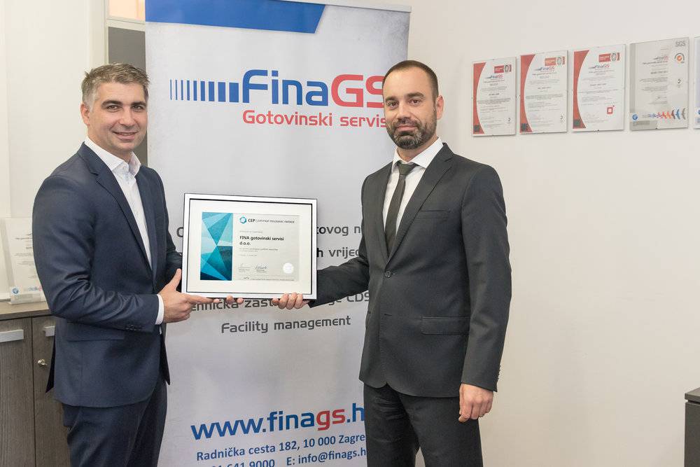 FINA gotovinski servisi ponovo nagrađeni certifikatom