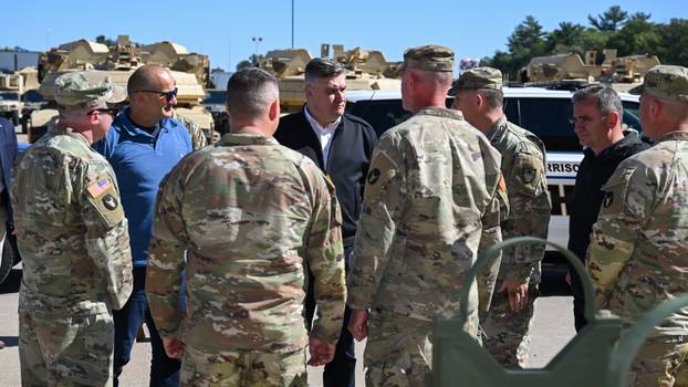 FOTO Milanović posjetio vojni kamp u Minessoti: Naši ljudi su ponosni na ovu suradnju