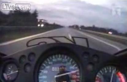 Luđak motorom vozio više od 300 km/h na autocesti