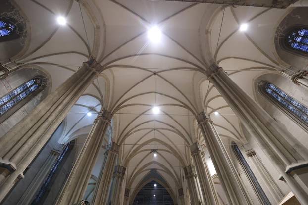 Zagreb: Andrej Plenković i mons. Dražen Kutleša obišli i razgledali obnovljenu unutrašnjost katedrale