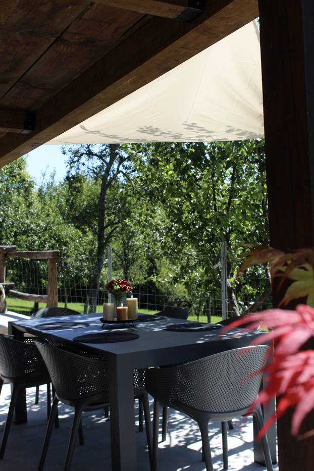 FOTO Ova kuća blizu Zagreba pravi je raj - filmove možete gledati iz bačve za kupanje!