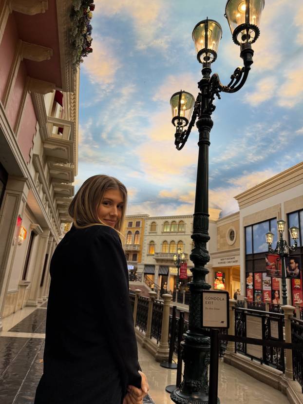 FOTO S 31 godinom oprostila se od tenisa, a zbog obrijane glave izgubila je vrijedno sponzorstvo