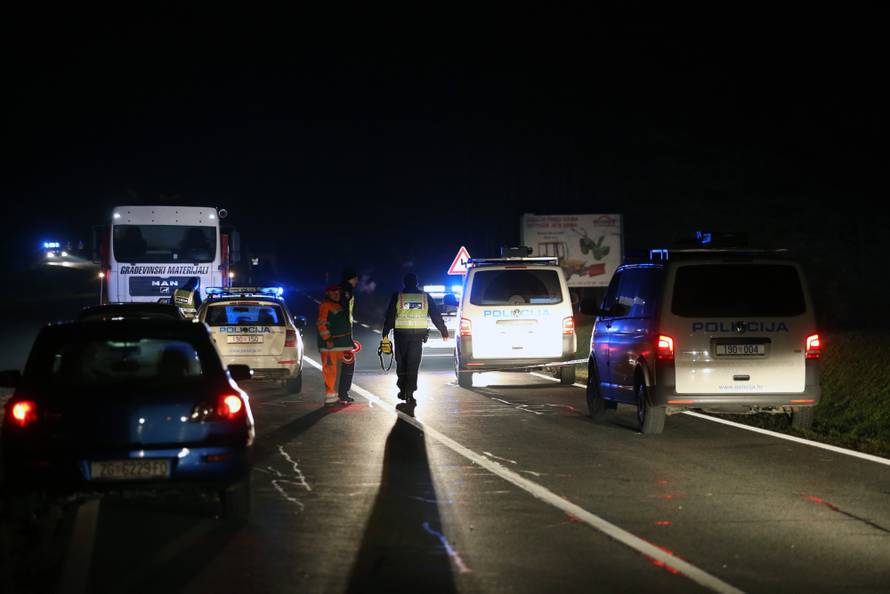 Dio prikolice s kamiona udario u bus? Poginula je jedna osoba