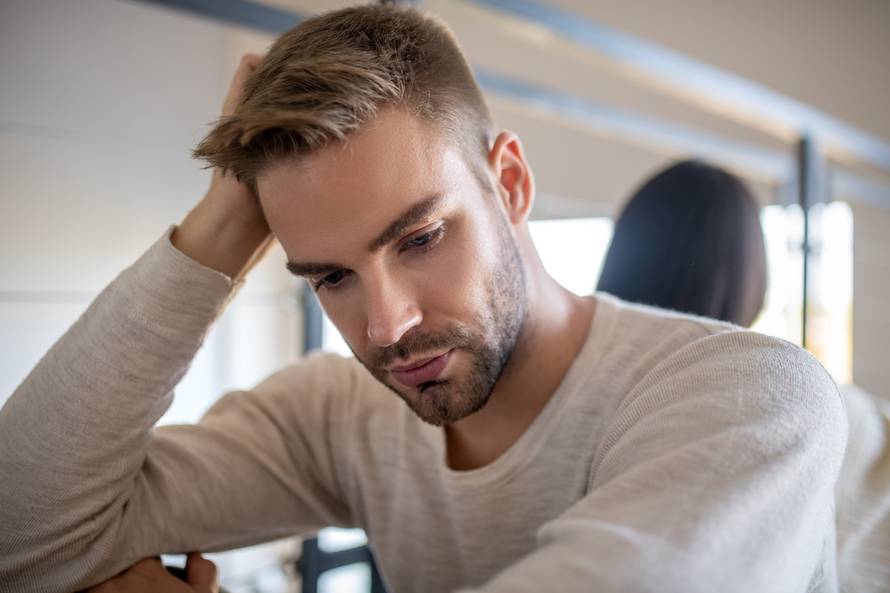 Ovih osam znakova pokazuju da vas muči strah od intimnosti