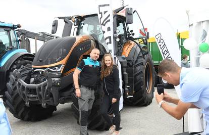 FOTO Traktor po cijeni stana u Zagrebu i bik od čak 1196 kila: Evo prizora sa sajma u Gudovcu