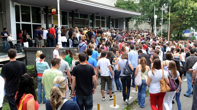 Ovisni o obitelji: Čak 50 posto studenata živi s roditeljima