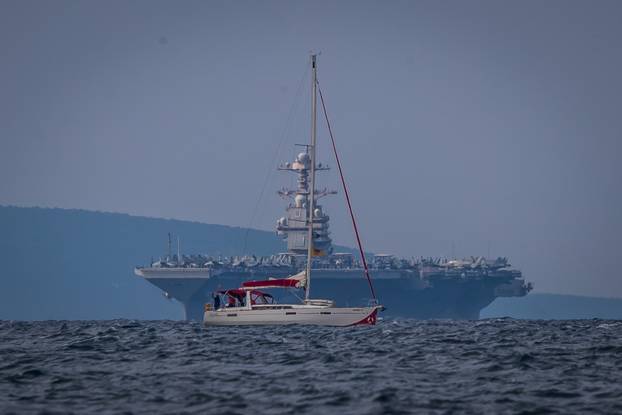 Najveći ratni brod ikada sagrađen, USS Gerald R. Ford, uplovio ispred Splita 