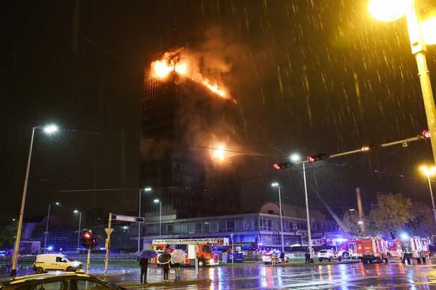 Zagreb: Pozar u Vjesnikovom neboderu