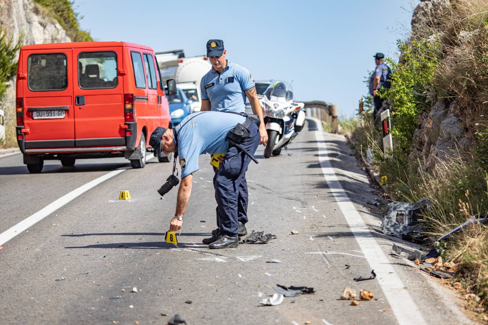 Dva automobila sletjela u provaliju nedaleko Dubrovnika