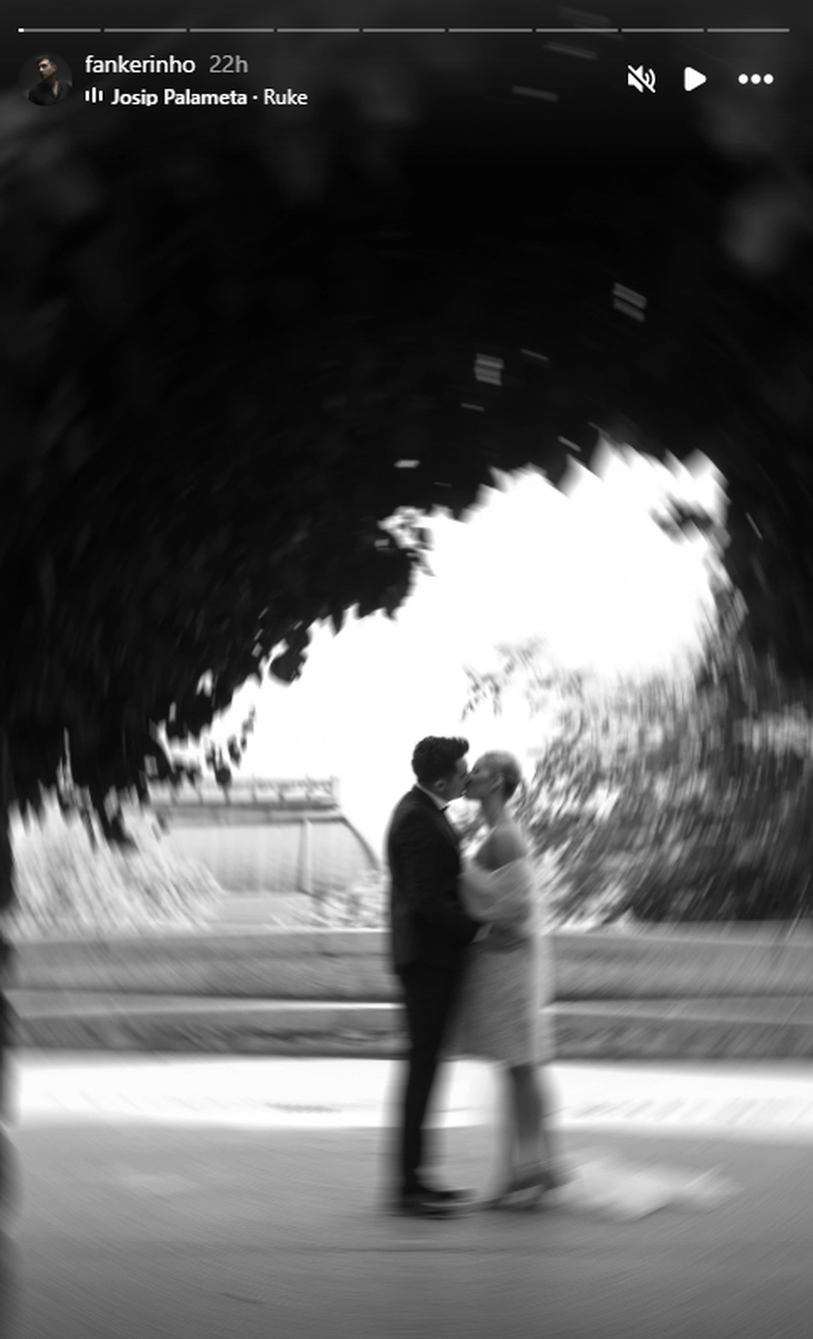 Zvijezda 'Kumova' opet ljubi? Prisne fotke s misterioznim mladićem potaknule šuškanja