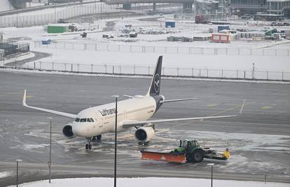 Piste u zračnoj luci u Münchenu zaleđene, obustavili sve letove