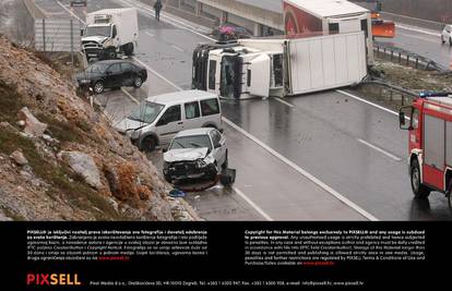 Troje mrtvih kod tunela Krpani na A1, poginuo je i policajac