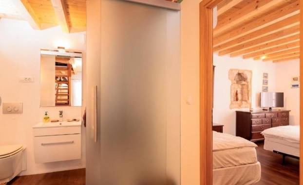 FOTO Rijetka prilika! Kamena kuća u srcu Starog Grada Hvara interijerom oduzima dah