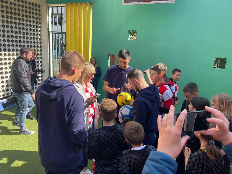 'Vatreni' razveselili 150 djece iz doma Maestral: Već je mjesec dana euforija, idemo i na Poljud