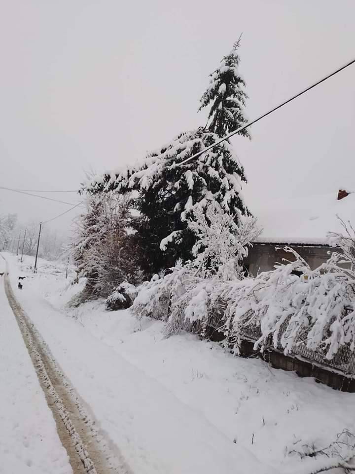 'U pet sela kod Gline još nema struje. Čovjek se sinoć pokrio s deset deka da se ne smrzne'