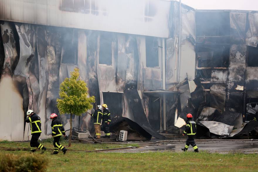 U Osijeku izgorila skladišta uz južnu obilaznicu