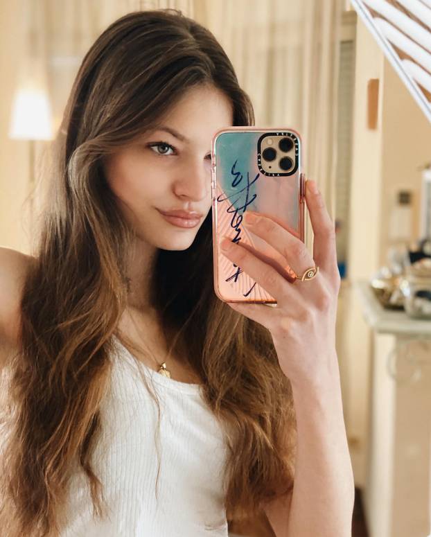 FOTO 'Trogirska Heidi Klum' na Poljudu: Voli Hajduk i brze aute, a zavidi joj i Victoria Beckham