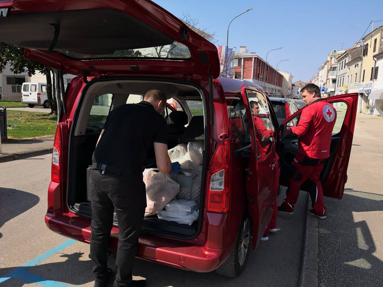 Veliko srce Umaga: Nahranili su 20 obitelji uskrsnim ručkom