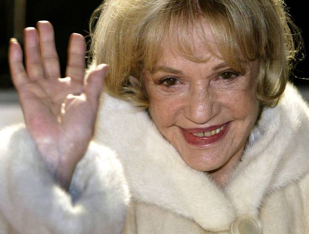 FILE PHOTO - Actress Jeanne Moreau arrives at the European film awards ceremony in Berlin